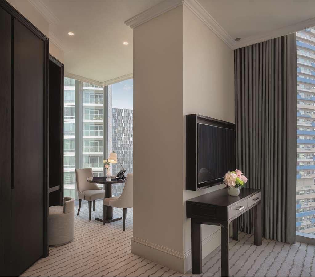 Address Dubai Mall Habitación foto A guest room at the hotel